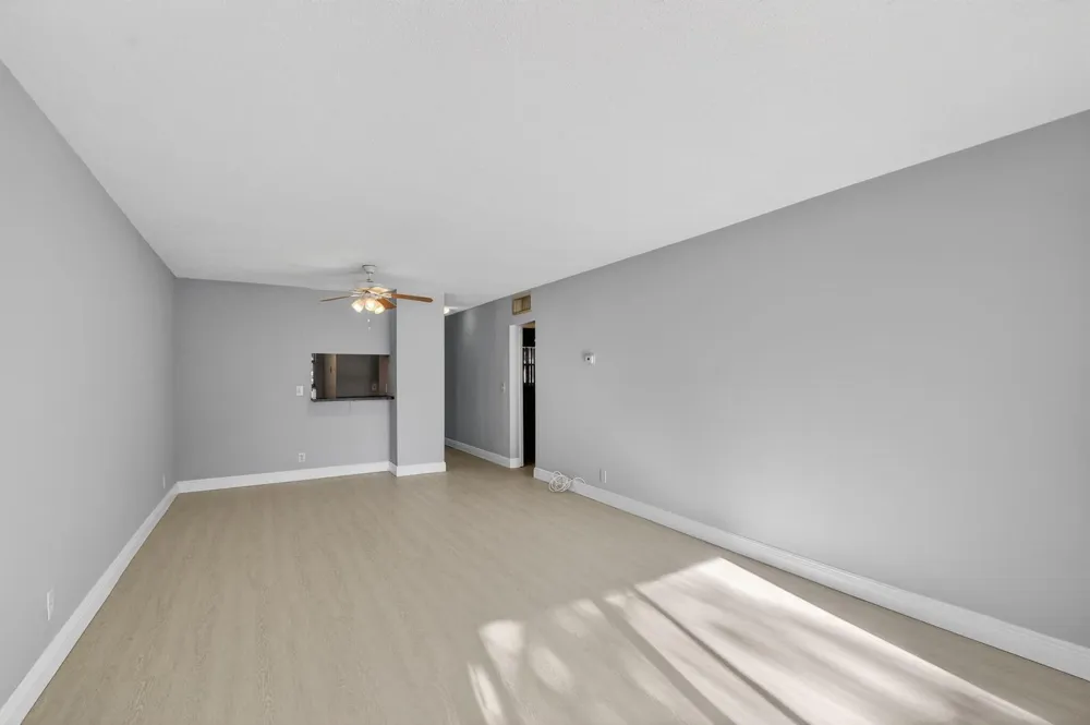 1432 S Lakeside Drive #4 