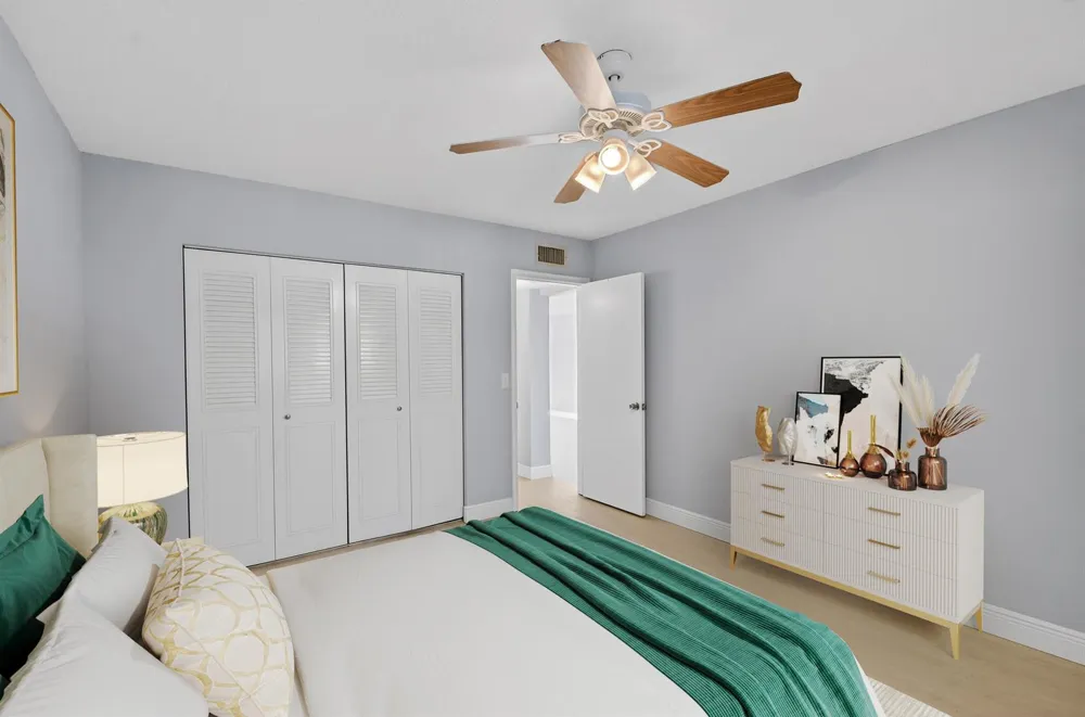 1432 S Lakeside Drive #4 