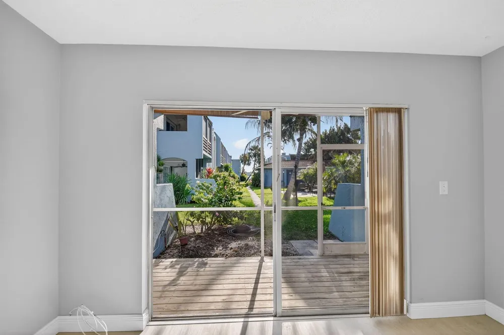 1432 S Lakeside Drive #4 