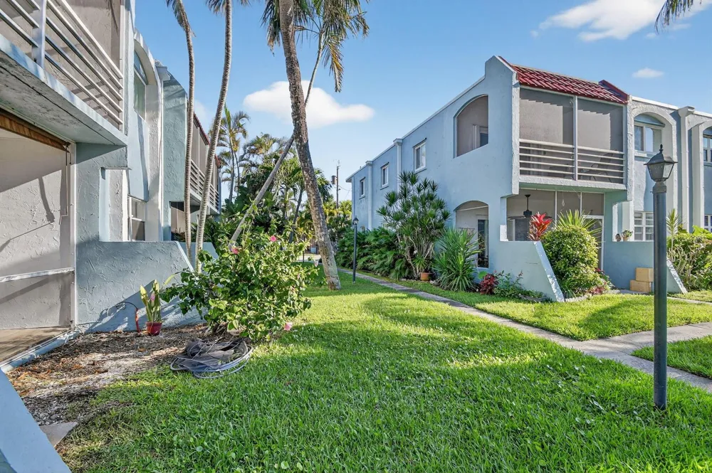 1432 S Lakeside Drive #4 