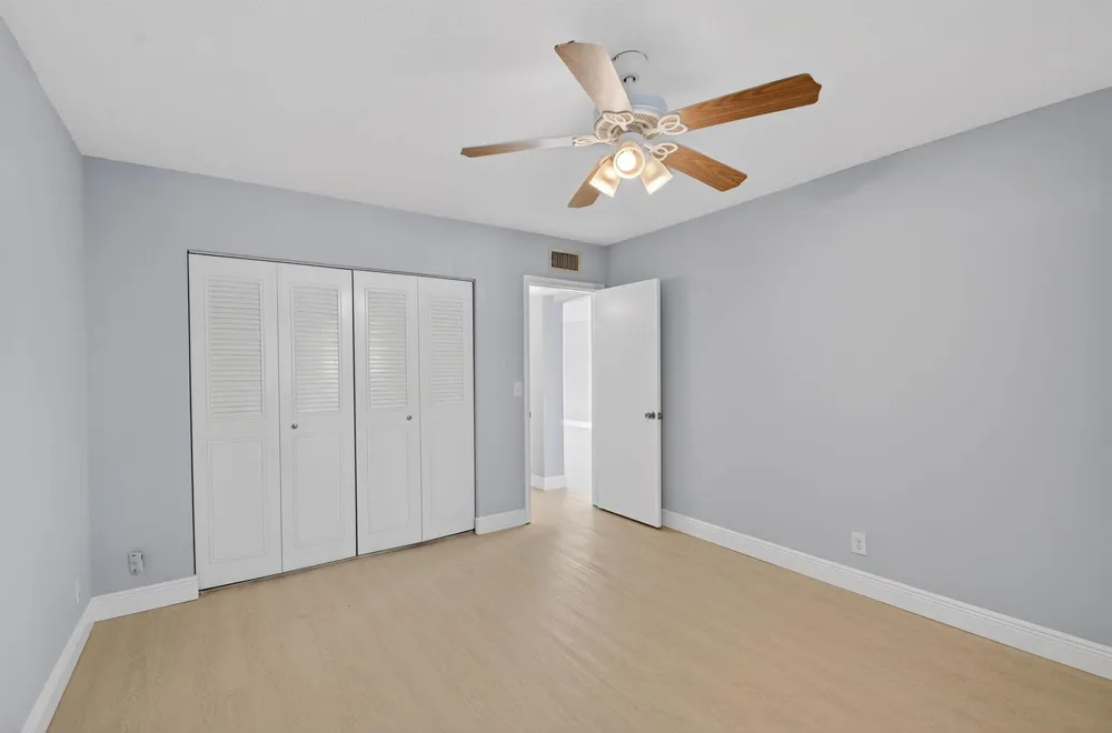 1432 S Lakeside Drive #4 
