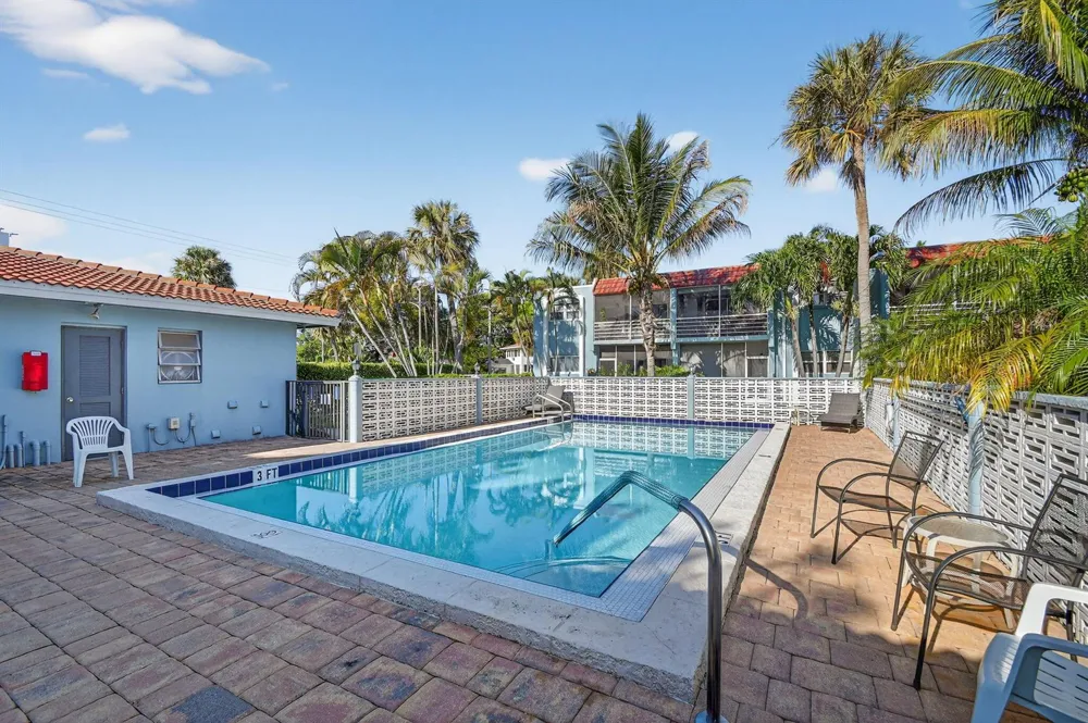 1432 S Lakeside Drive #4 