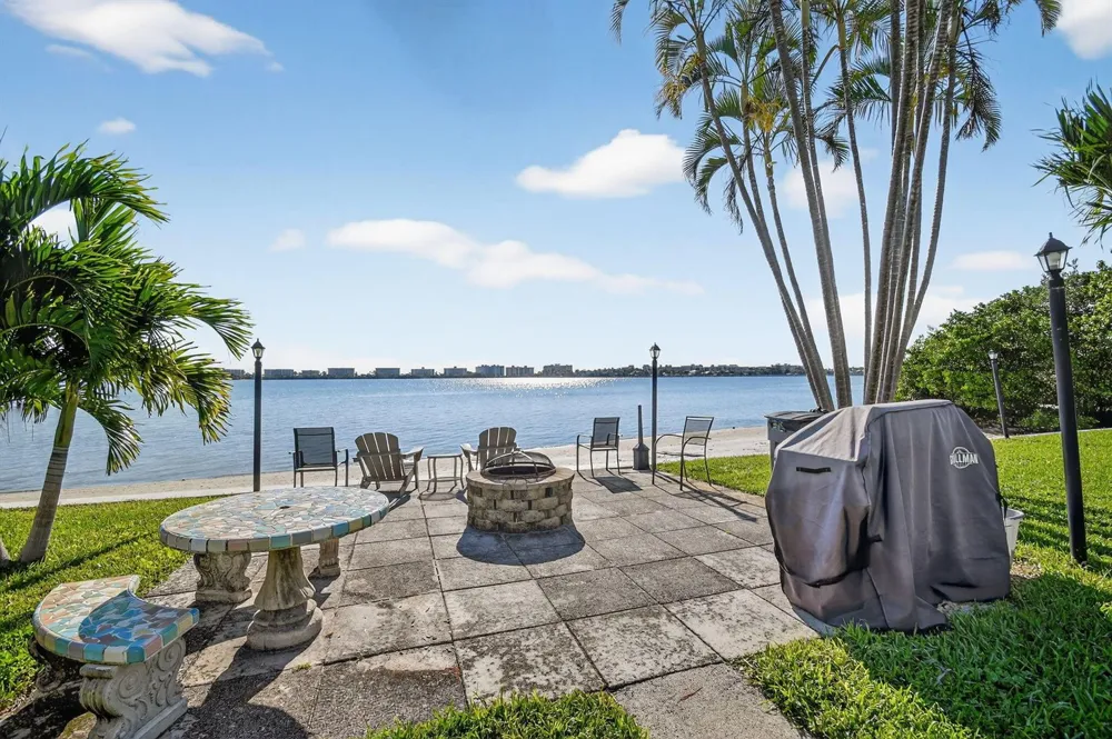 1432 S Lakeside Drive #4 