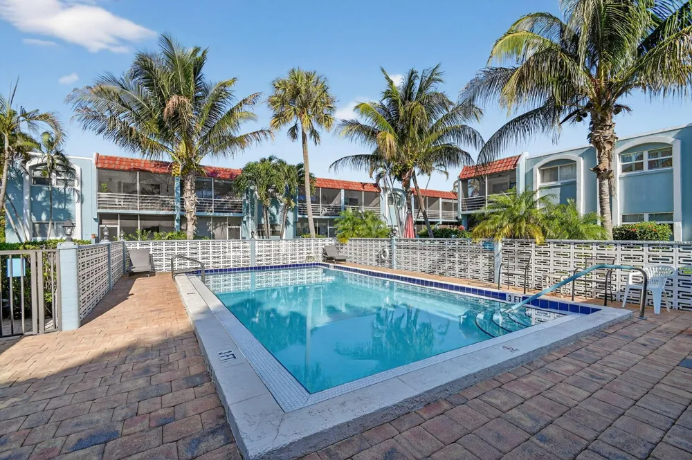 1432 S Lakeside Drive #4 