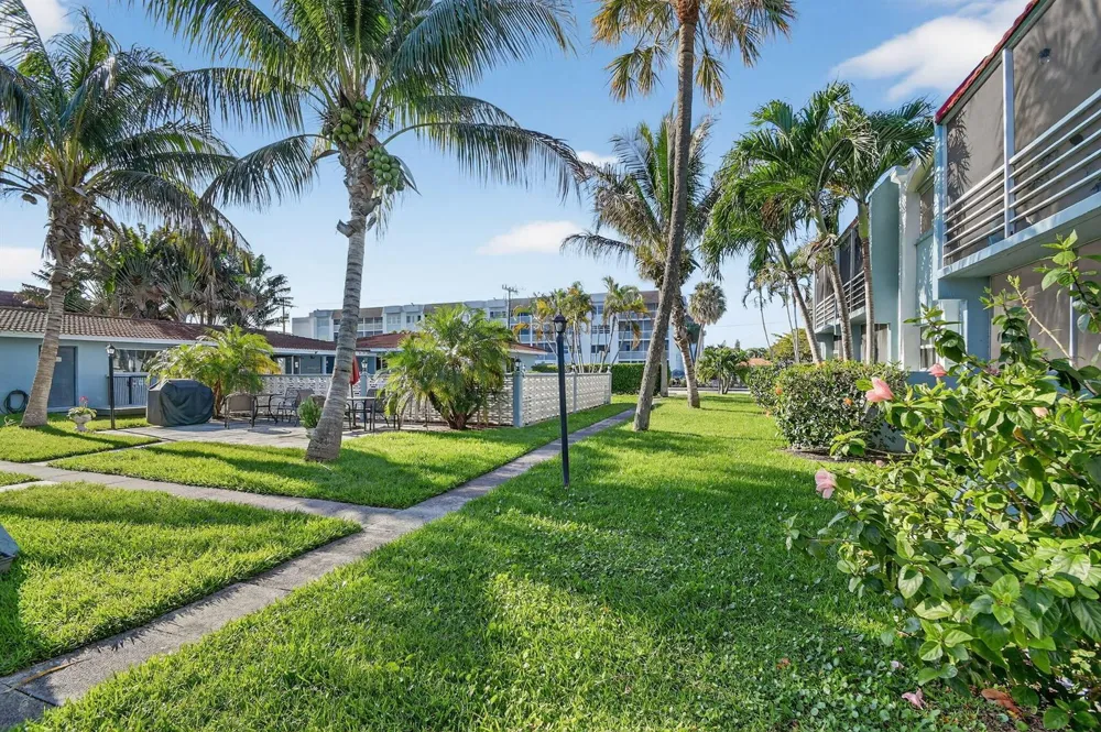 1432 S Lakeside Drive #4 