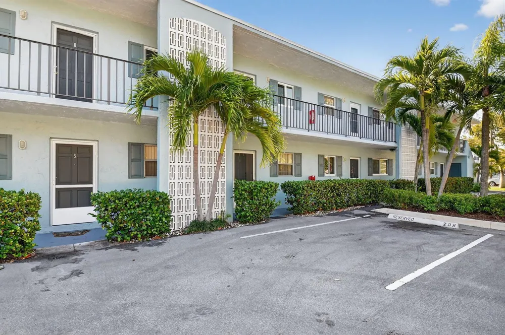 1432 S Lakeside Drive #4 