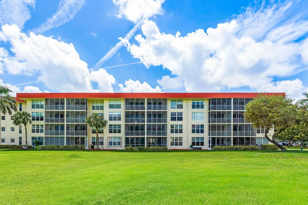3100 NE 48th Court #415 Lighthouse Point, FL 33064
