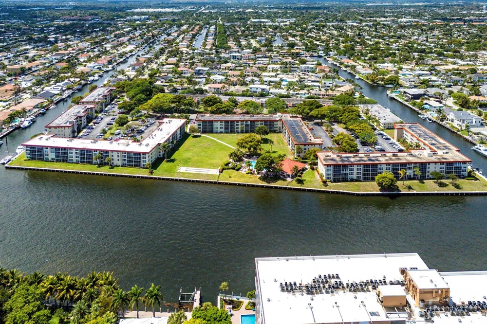 3100 NE 48th Court #415 Lighthouse Point, FL 33064