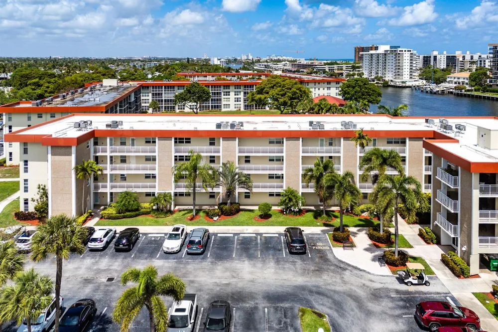 3100 NE 48th Court #415 Lighthouse Point, FL 33064