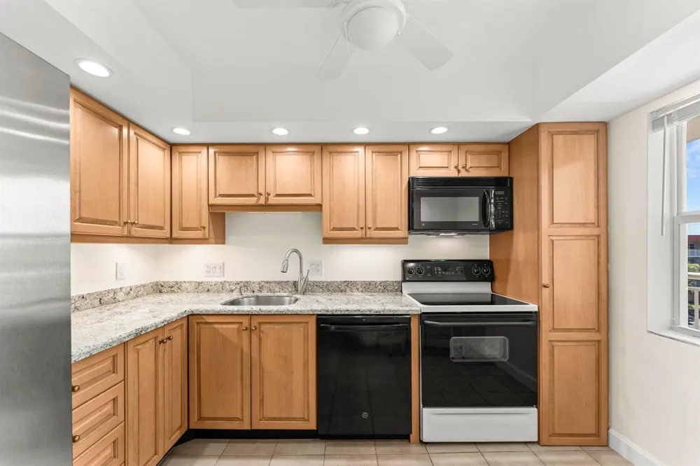 3100 NE 48th Court #415 Lighthouse Point, FL 33064