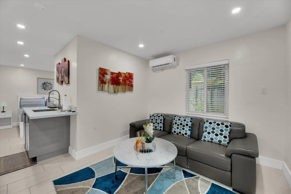 2633 NE 3rd Avenue Wilton Manors, FL 33334