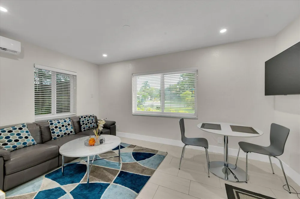 2633 NE 3rd Avenue Wilton Manors, FL 33334