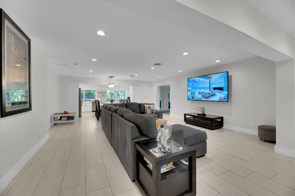 2633 NE 3rd Avenue Wilton Manors, FL 33334