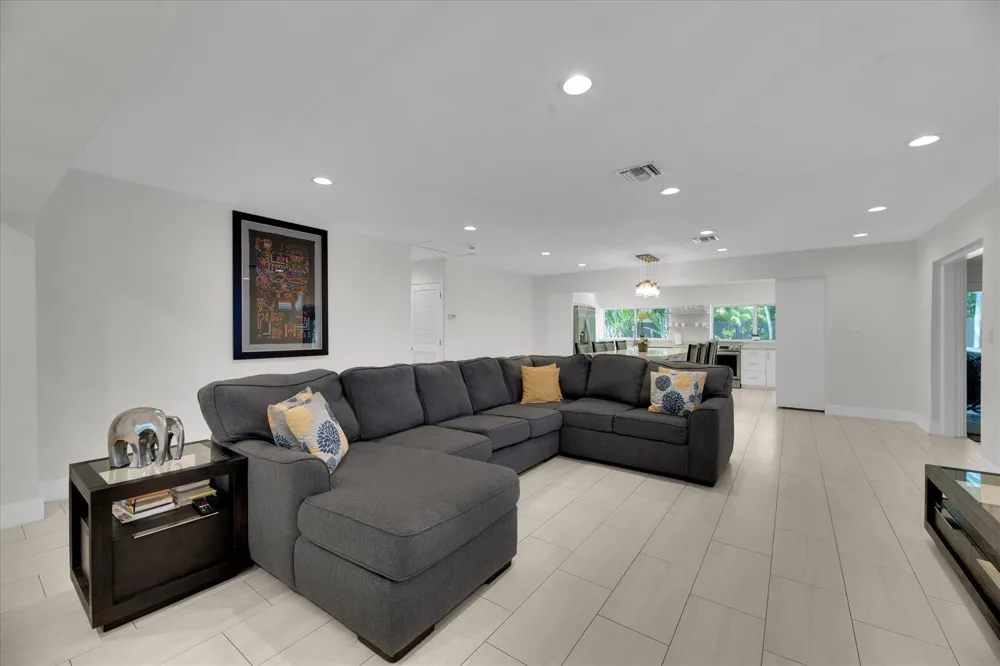 2633 NE 3rd Avenue Wilton Manors, FL 33334
