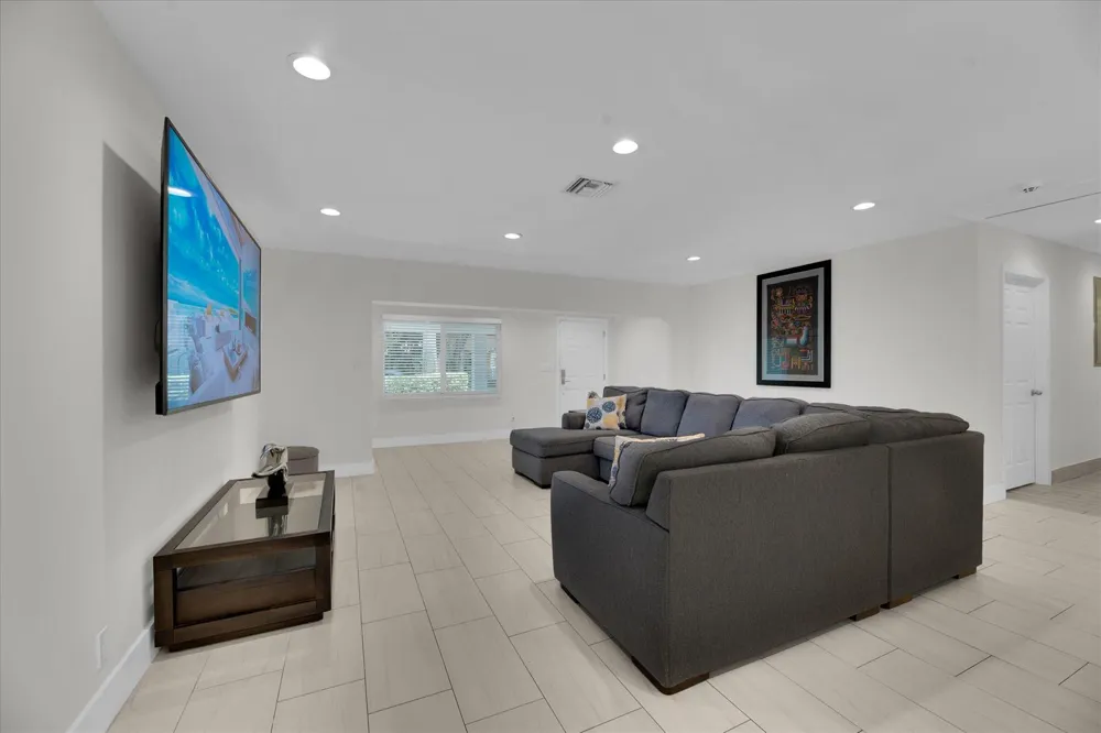 2633 NE 3rd Avenue Wilton Manors, FL 33334