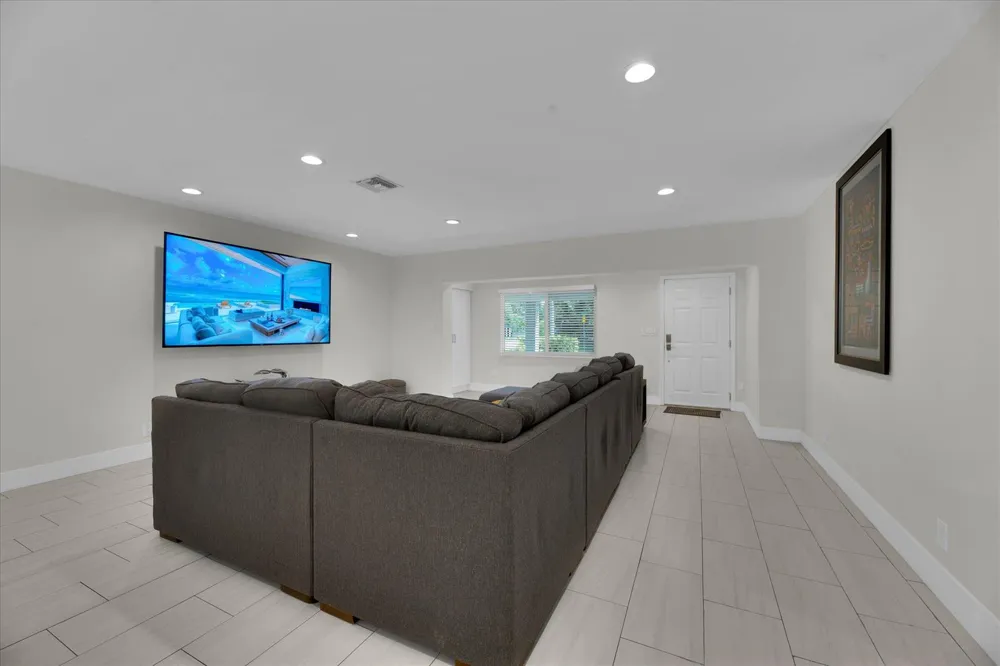 2633 NE 3rd Avenue Wilton Manors, FL 33334