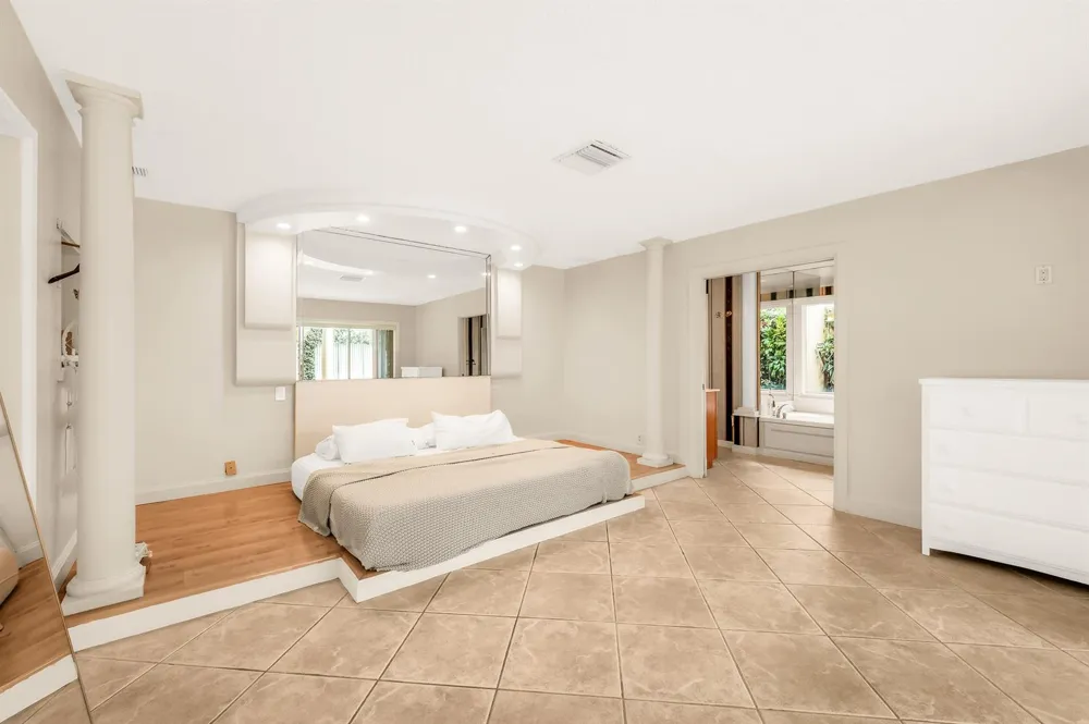 280 Tradewind Drive Palm Beach, FL 33480