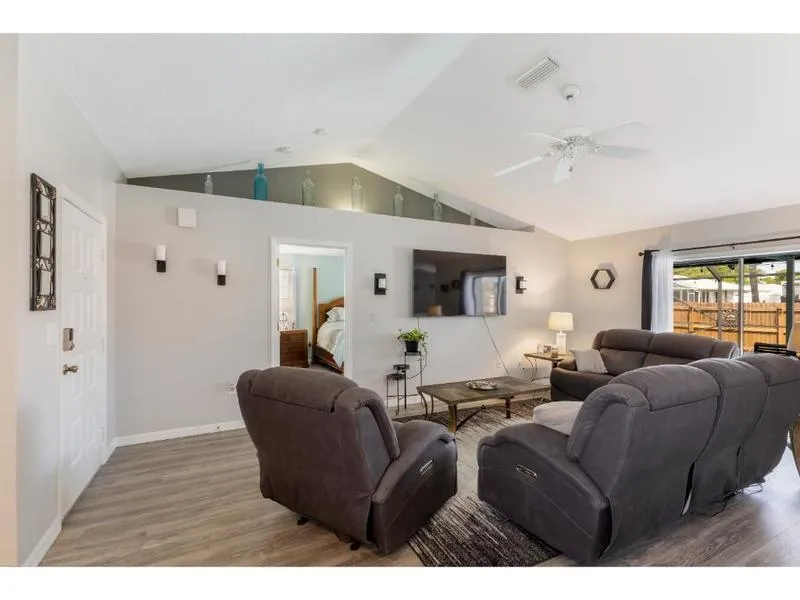 814 Floraland Avenue Sebastian, FL 32958