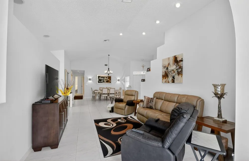 9718 Harbour Lake Circle Boynton Beach, FL 33437