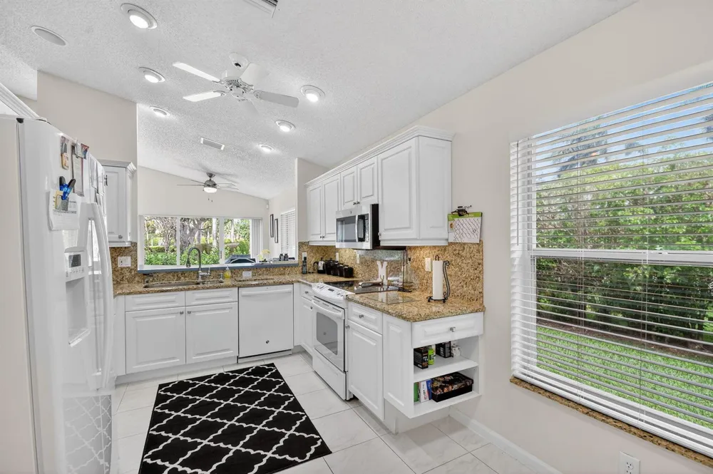 9718 Harbour Lake Circle Boynton Beach, FL 33437