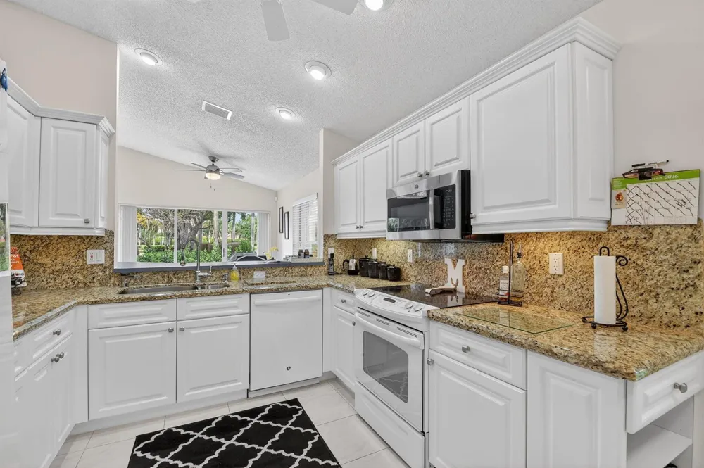 9718 Harbour Lake Circle Boynton Beach, FL 33437