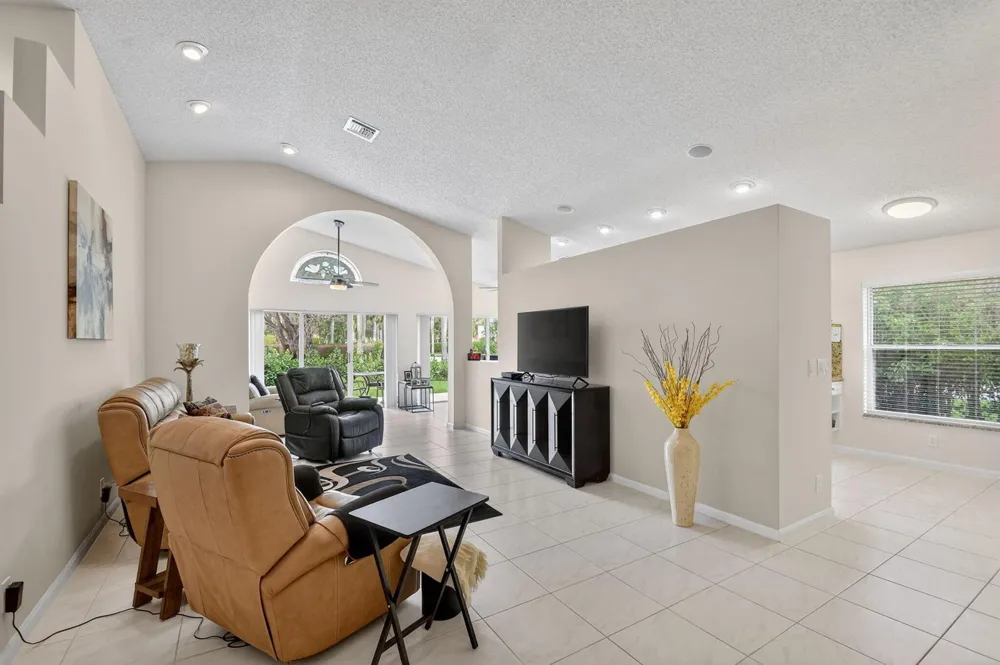 9718 Harbour Lake Circle Boynton Beach, FL 33437