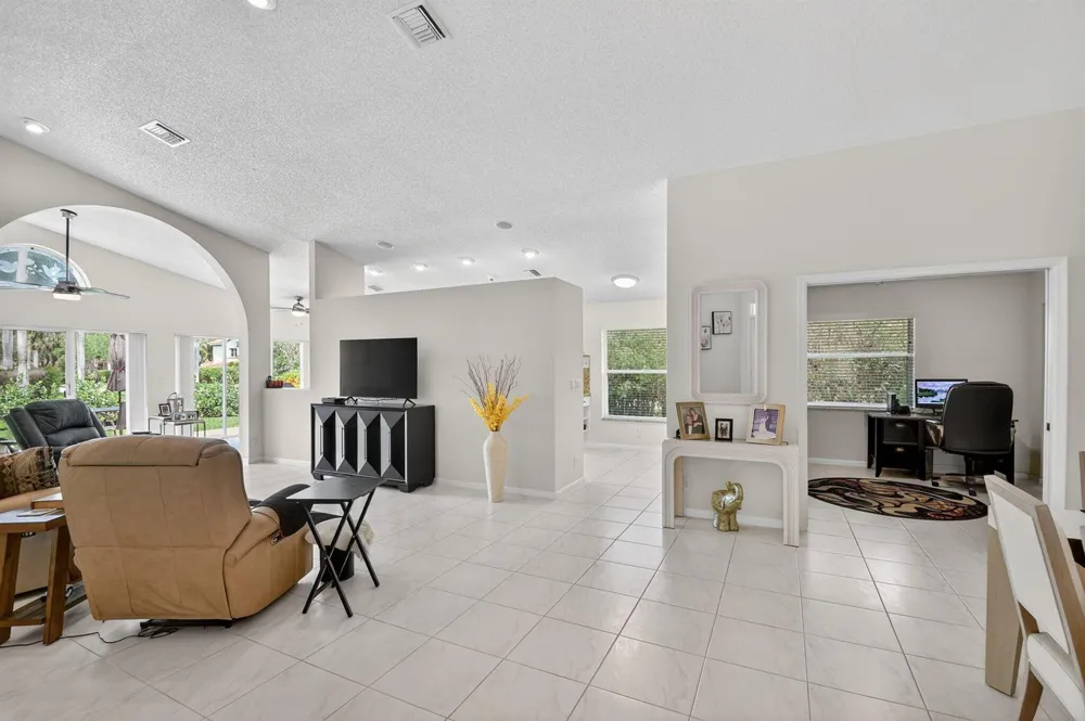 9718 Harbour Lake Circle Boynton Beach, FL 33437