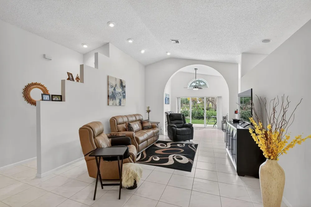 9718 Harbour Lake Circle Boynton Beach, FL 33437