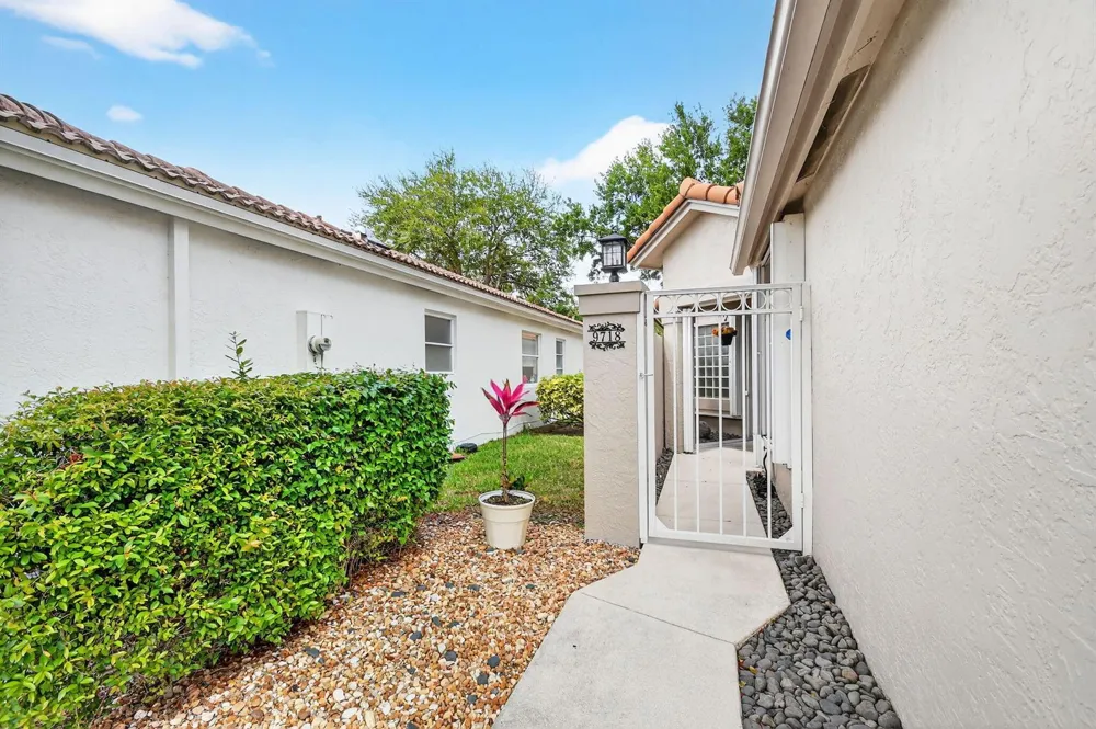 9718 Harbour Lake Circle Boynton Beach, FL 33437