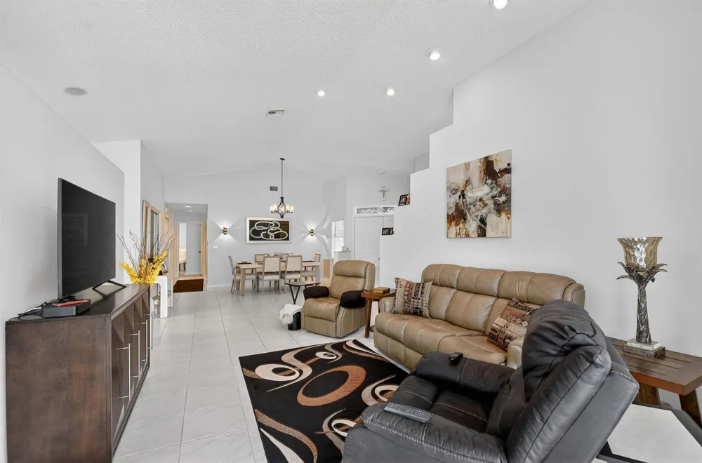 9718 Harbour Lake Circle Boynton Beach, FL 33437