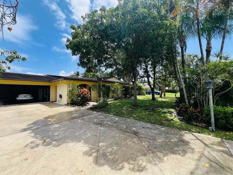 7834 Edgewater Drive Lake Clarke Shores, FL 33406