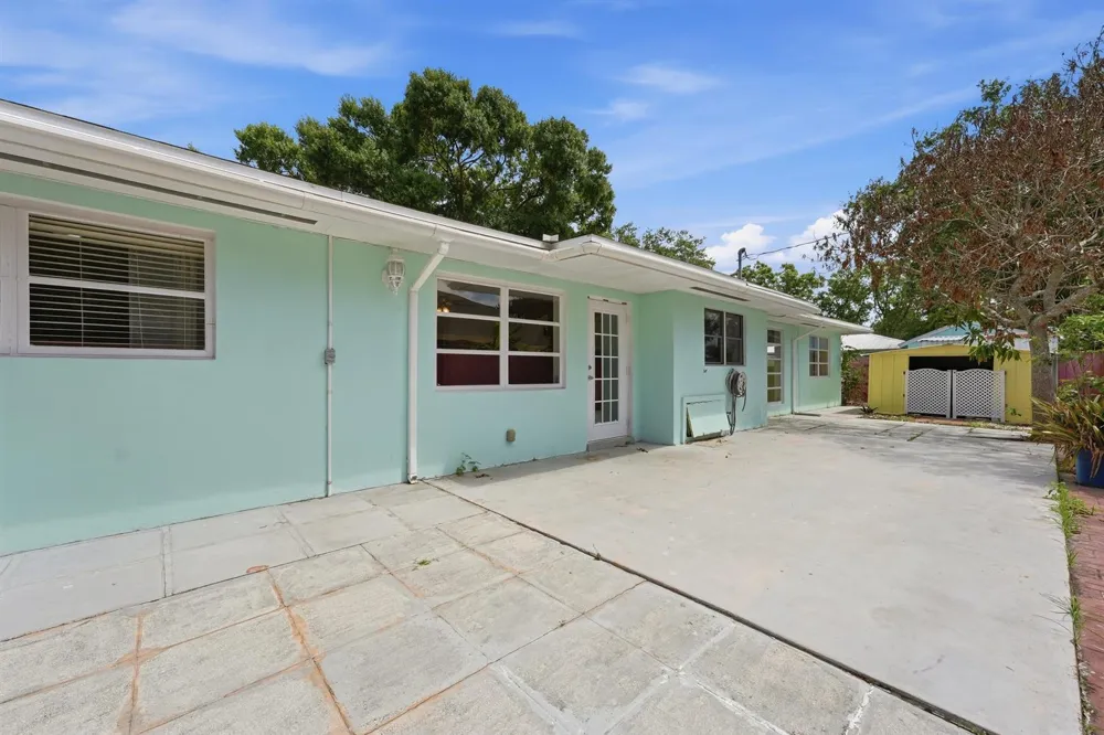 2115 15th Place Vero Beach, FL 32960