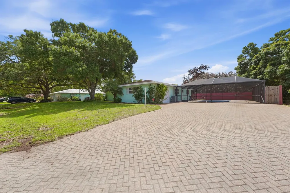 2115 15th Place Vero Beach, FL 32960