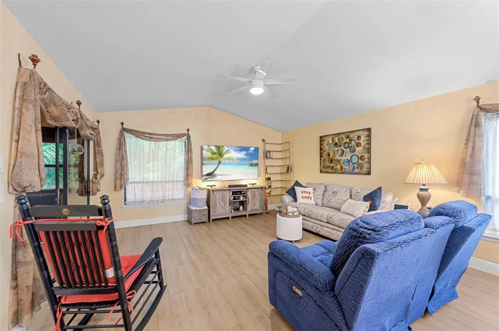 6809 SE Yorktown Drive Hobe Sound, FL 33455