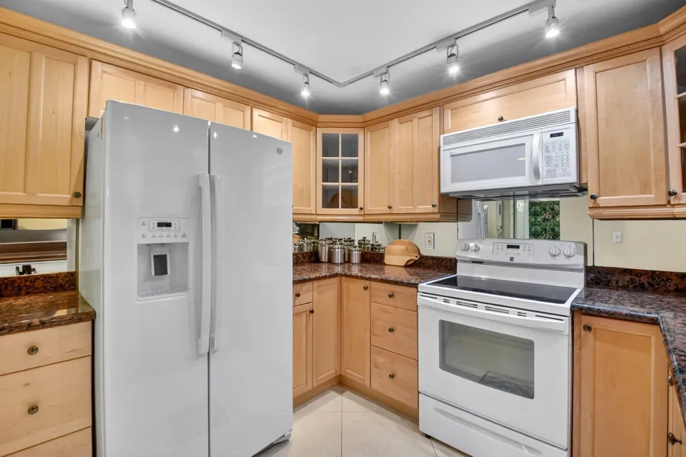 3589 S Ocean Boulevard #609 South Palm Beach, FL 33480