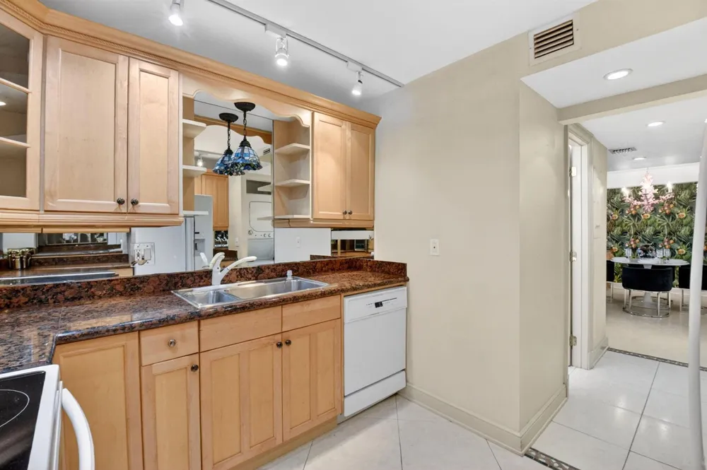 3589 S Ocean Boulevard #609 South Palm Beach, FL 33480