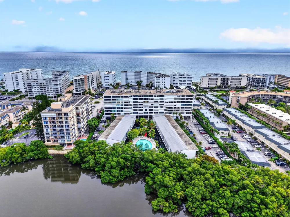 3589 S Ocean Boulevard #609 South Palm Beach, FL 33480