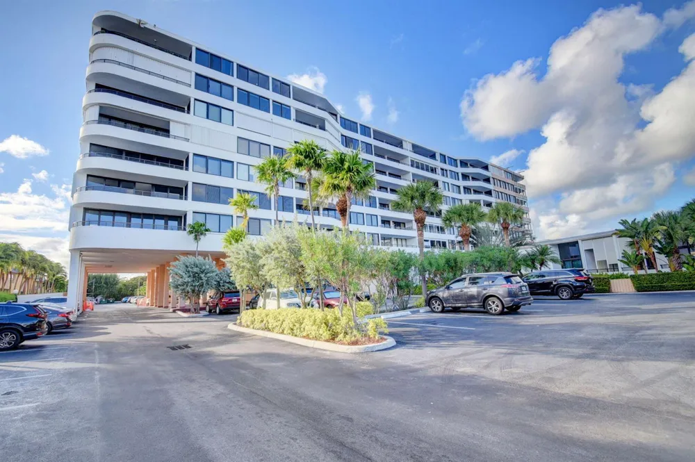 3589 S Ocean Boulevard #609 South Palm Beach, FL 33480