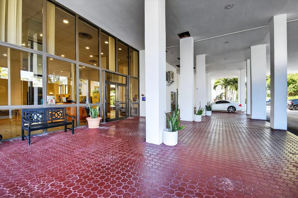 3589 S Ocean Boulevard #609 South Palm Beach, FL 33480