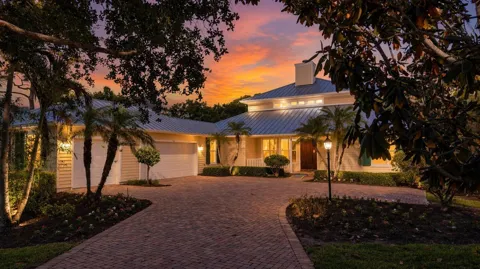 230 Oak Hammock Court SW