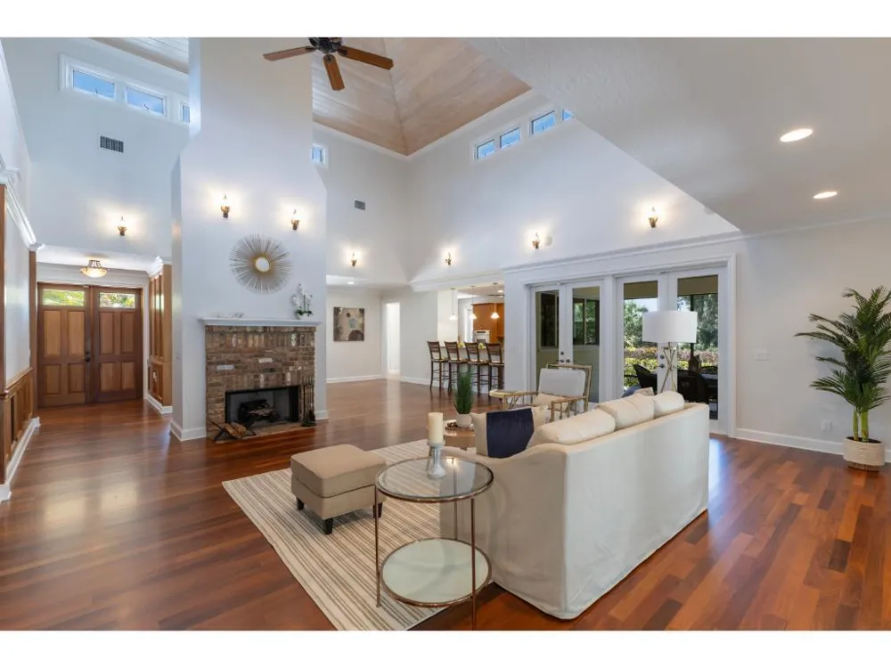 230 Oak Hammock Court SW Vero Beach, FL 32962