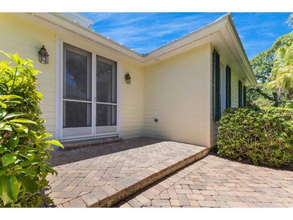 230 Oak Hammock Court SW Vero Beach, FL 32962