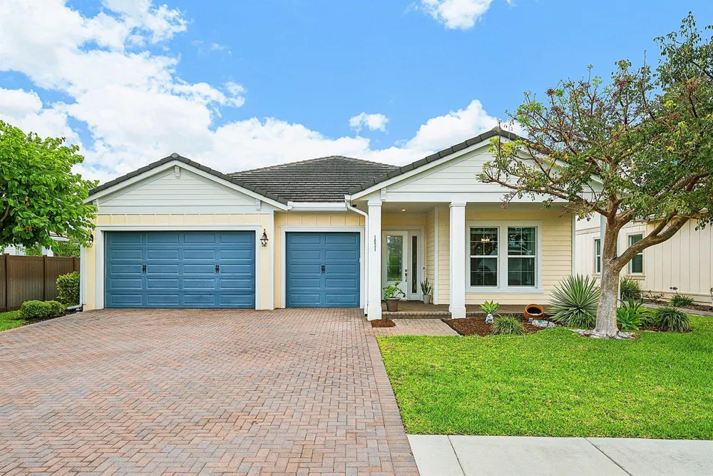 1031 Ember Ridge Run Loxahatchee, FL 33470