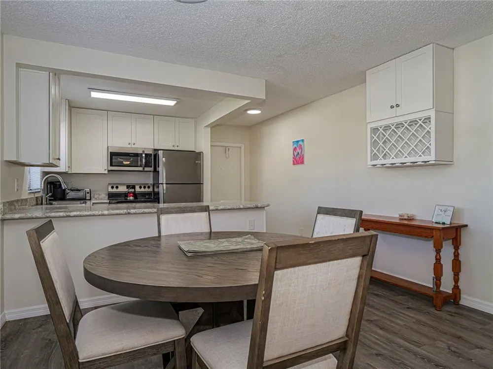 28 Pine Arbor Lane #101 Vero Beach, FL 32962