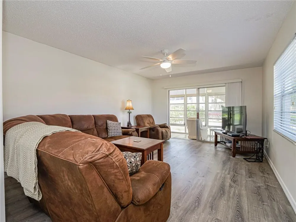 28 Pine Arbor Lane #101 Vero Beach, FL 32962
