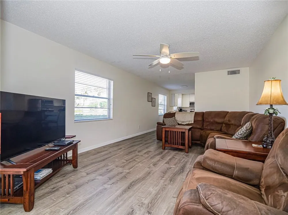 28 Pine Arbor Lane #101 Vero Beach, FL 32962
