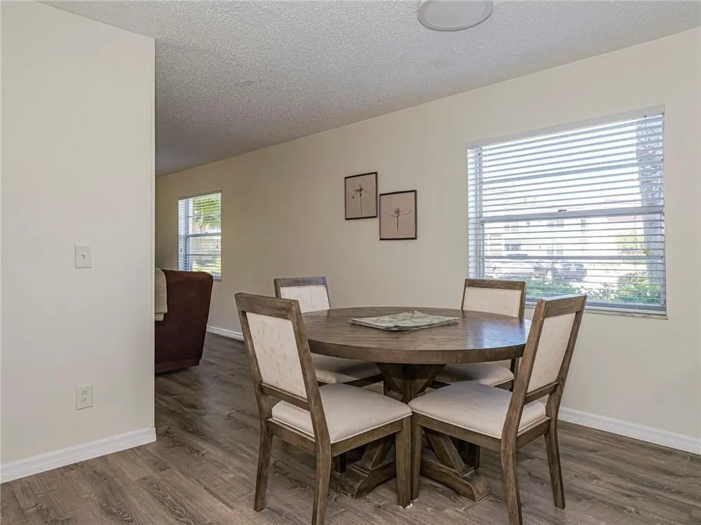 28 Pine Arbor Lane #101 Vero Beach, FL 32962