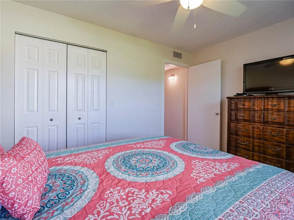 28 Pine Arbor Lane #101 Vero Beach, FL 32962