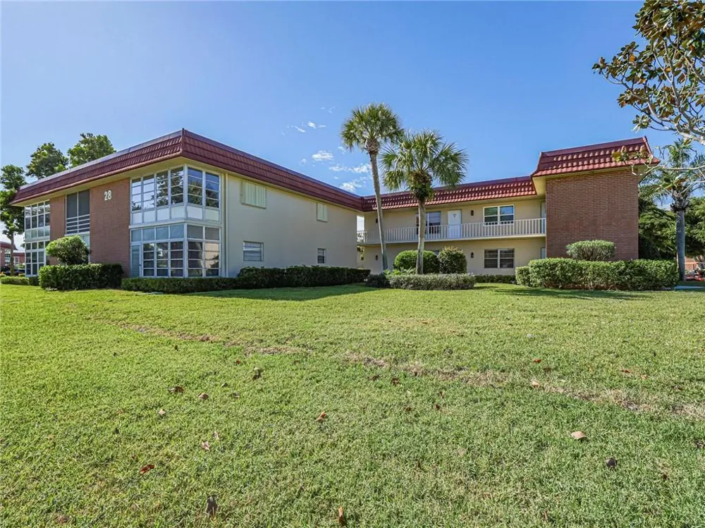 28 Pine Arbor Lane #101 Vero Beach, FL 32962