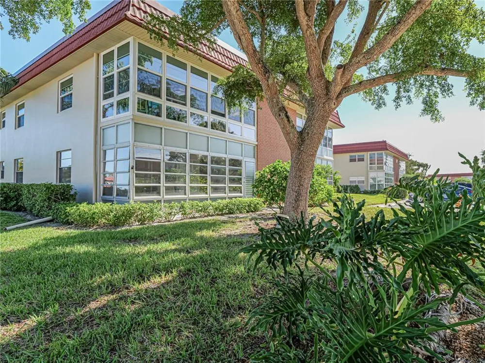 28 Pine Arbor Lane #101 Vero Beach, FL 32962